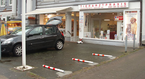 Foto: Parkplätze vor dem Haus